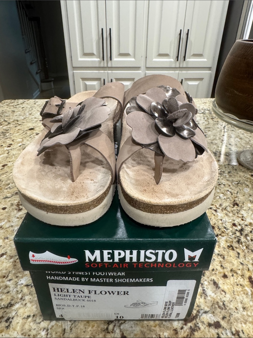 Mephisto Helen Flower Sandal in Light Taupe - Sz 10